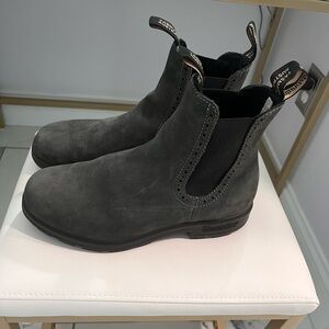 Women’s boots- waterproof.  Size 9.  Worn once